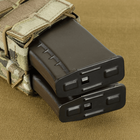 M-Tac dobbel magasinlomme for AK Gen.3 med to magasiner i taktisk åpen pouch-design, ideell for rask tilgang og sikker oppbevaring.