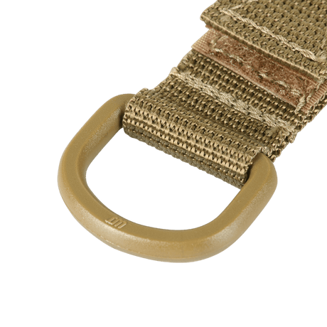 M-Tac feste med D-ring for MOLLE-utstyr med Velcro-lukking og kompakt design for taktisk bruk.