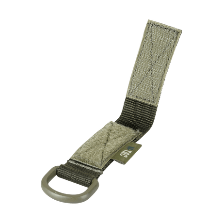 M-Tac feste med D-ring for MOLLE-systemer med Velcro-lukking, kompakt og lett for taktisk bruk. Ideell for ryggsekker og vester.