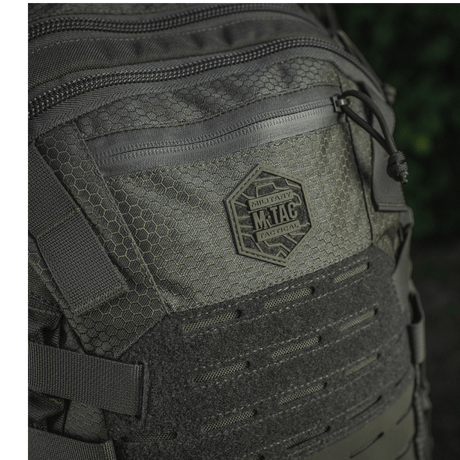 M-Tac Mission Rygsæk Elite Hex med Cordura-materiale, ergonomisk design og MOLLE LASER CUT-system, perfekt for holdbarhet og funksjonalitet.