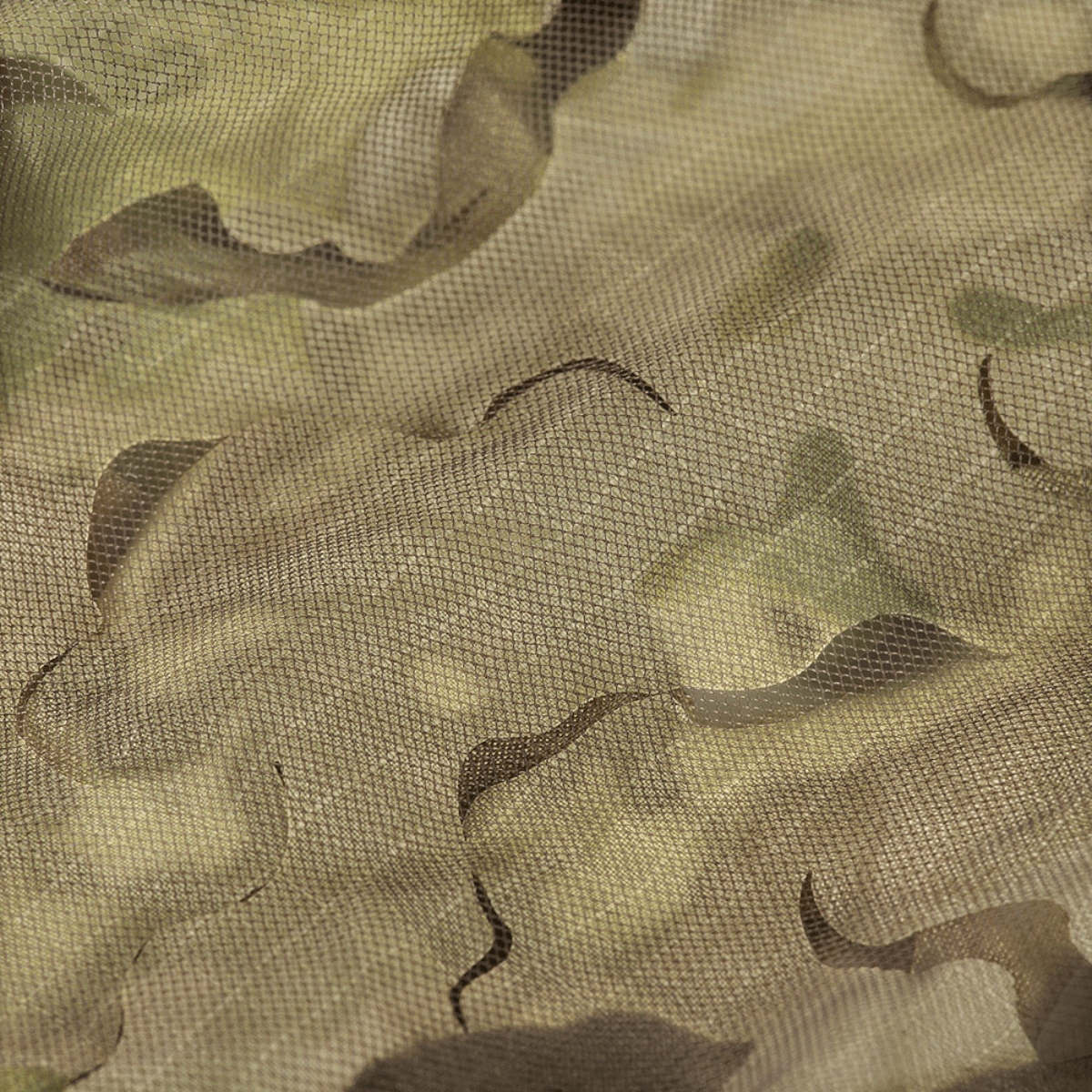 Detaljebillede af M-Tac Alder Camouflage Suit med letvægts rip-stop materiale til ujævnt terræn, ideel til snigskytter.