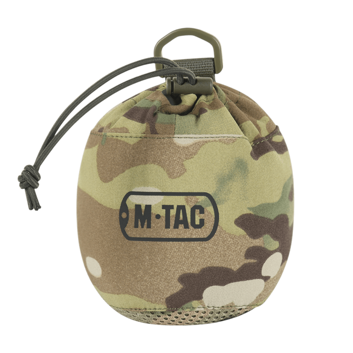 Camouflaged pose med M-Tac logo til M-Tac Alder Camouflage Suit, designet til skjult terrænobservation og kampmissioner.