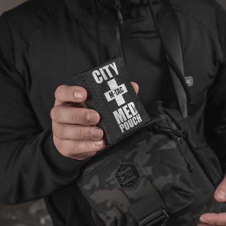 M-Tac City Med Pouch Hex i kompakt hexagonmønstret ripstop-materiale, bærbar førstehjelpspung, vist i galleri posisjon 1