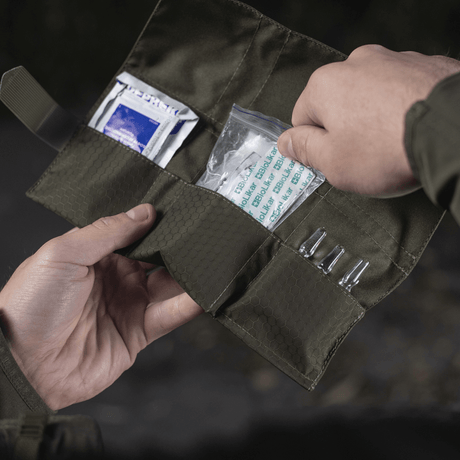 M-Tac City Med Pouch Hex i holdbart ripstopmateriale med hexagonmønster, kompakt førstehjelpssett vist i galleri posisjon 1.
