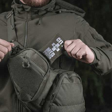 M-Tac City Med Pouch Hex i robust ripstop med hexagonmønster, kompakt førstehjelpssett vist i galleri posisjon 1.