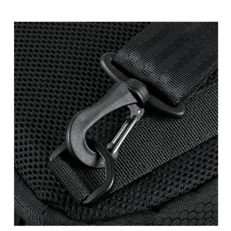 Nærbilde av spenne på M-Tac Cross Taske Slim Elite Hex laget av holdbar Cordura med YKK-komponenter.