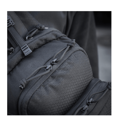Nærbilde av M-Tac Cross Taske Slim Elite Hex med Hex-design og solide lynlåser, laget av Cordura 500 og Cordura Hex.