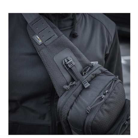 M-Tac Cross Taske Slim Elite Hex, slitesterkt Cordura-materiale, justerbar rem, moderne design, perfekt for daglig bruk.