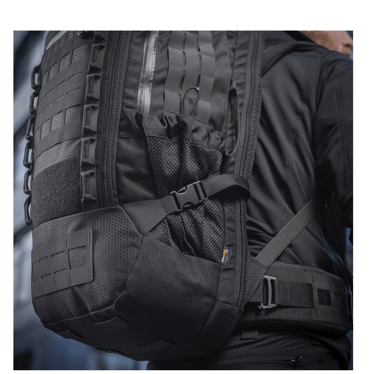 M-Tac Rygsæk Large Elite Hex Gen. IV i sort med ergonomisk design, lavet af holdbar Cordura 500D og Cordura Hex 1000 materiale.