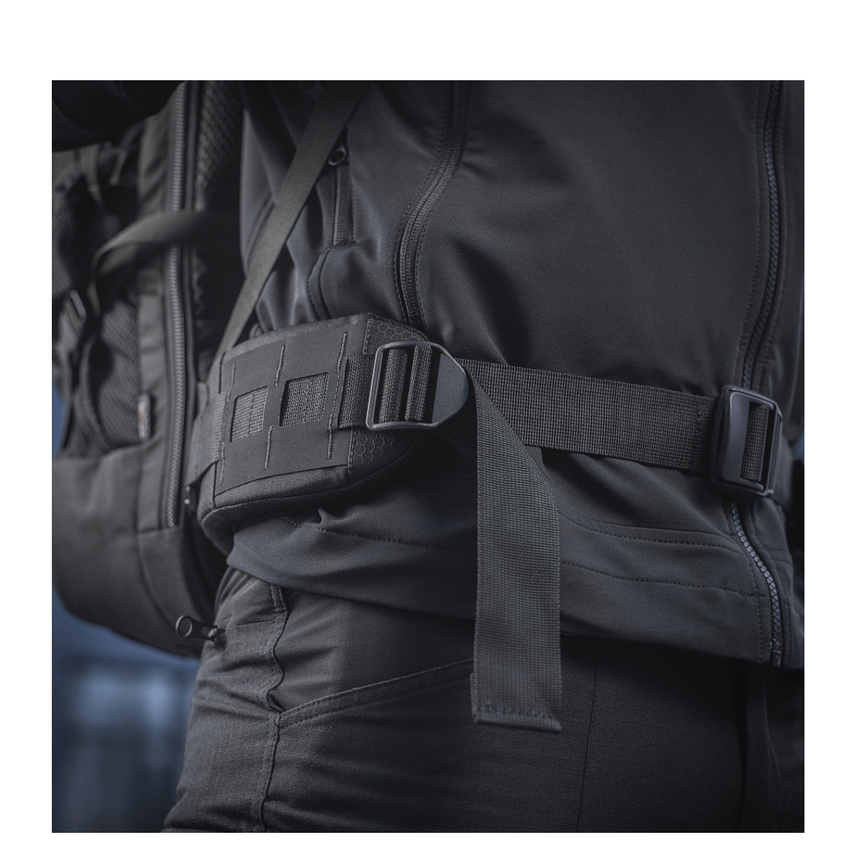 Nærbillede af M-Tac Rygsæk Large Elite Hex Gen. IV med ergonomisk design og slidstærkt materiale, ideel til taktisk brug.