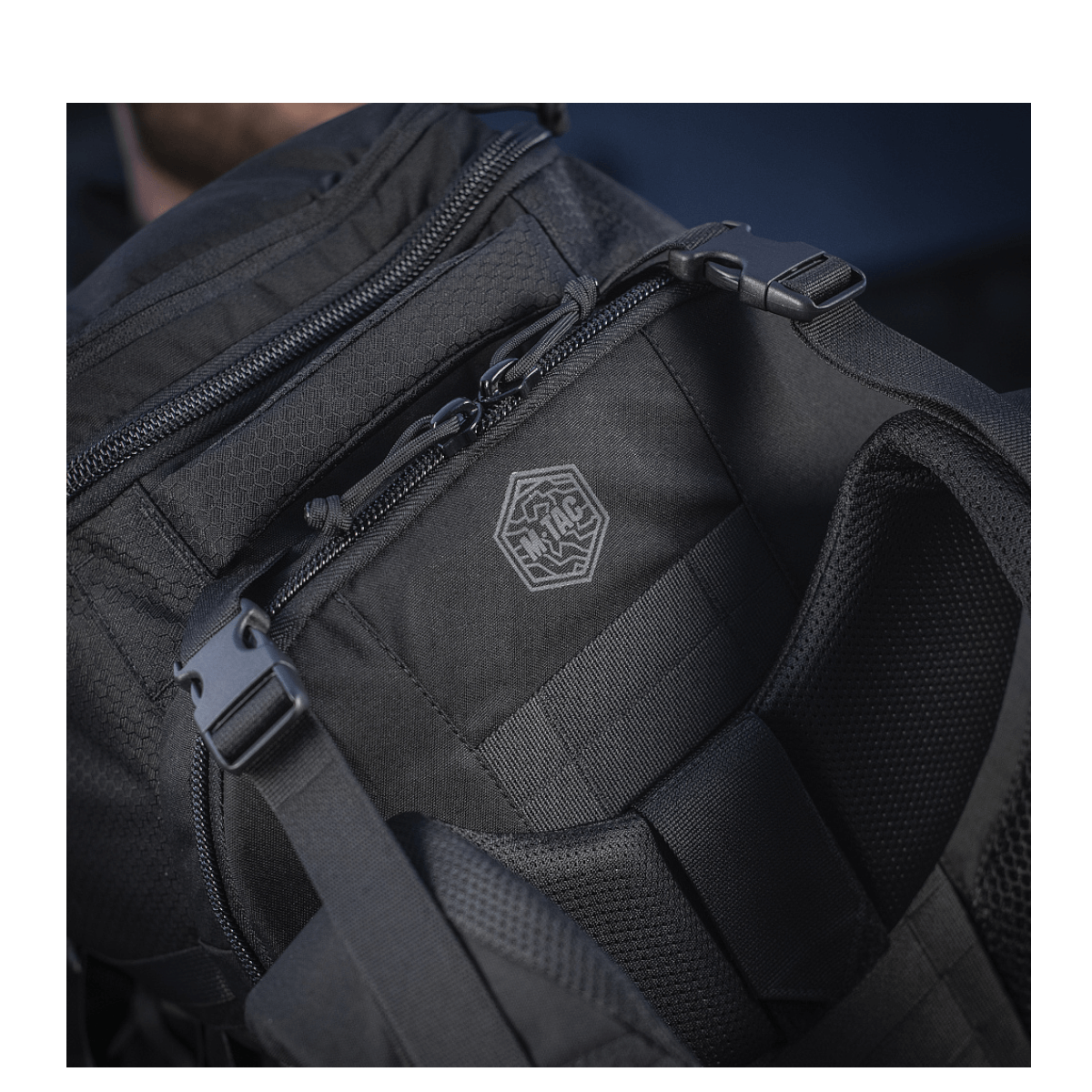 M-Tac Rygsæk Large Elite Hex Gen. IV - robust design, ergonomisk funktioner, Cordura-materiale for holdbarhed og lang levetid, sort stilfuld look.