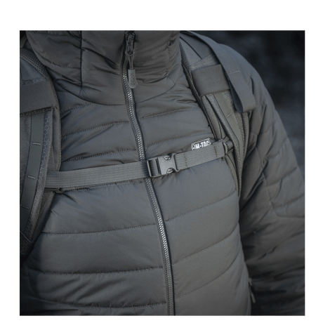 M-Tac Ryggsekk Large Elite Hex Gen. IV i bruk. Ergonomisk design og slitesterkt Cordura-materiale vises.
