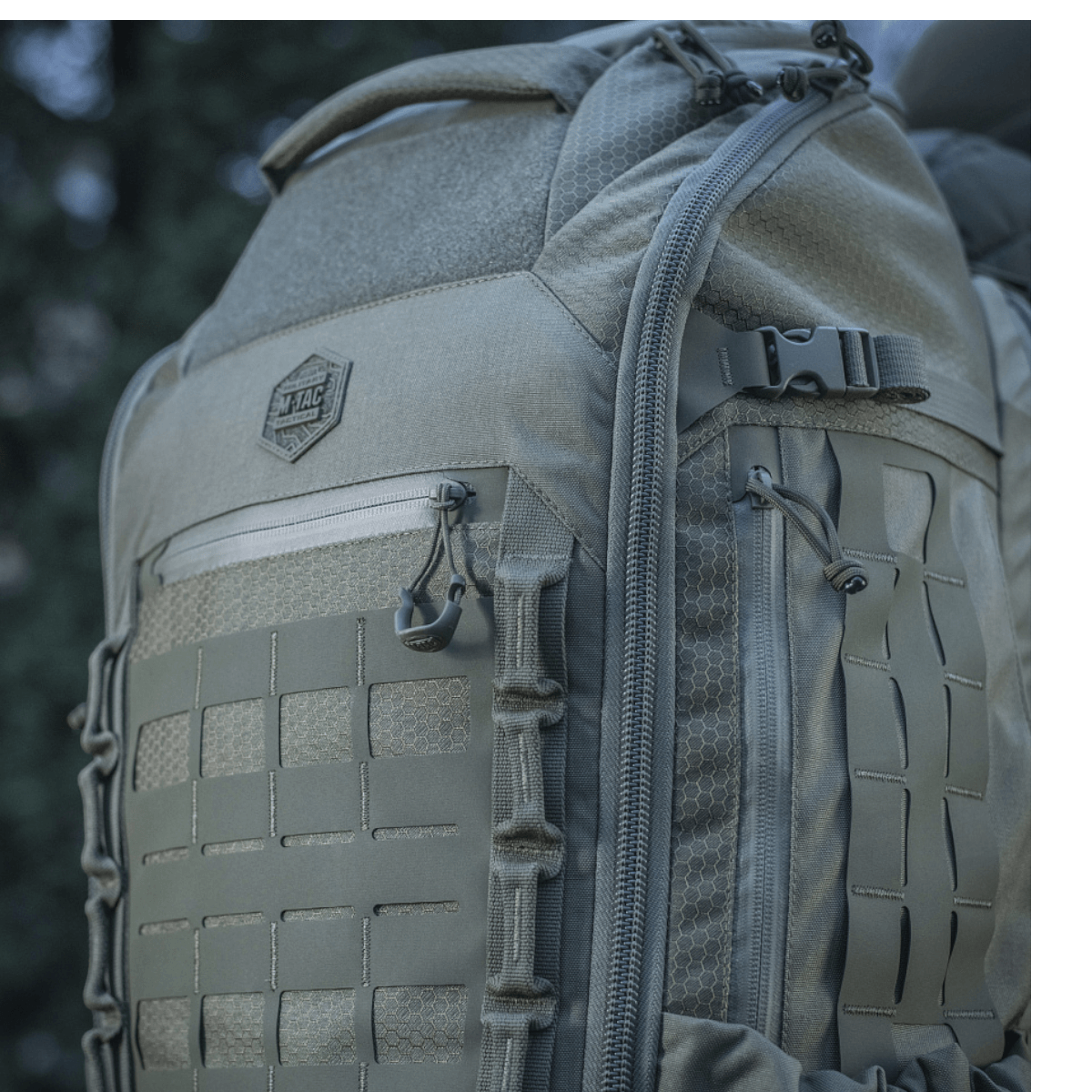 M-Tac Rygsæk Large Elite Hex Gen. IV i holdbart Cordura materiale, designet til maksimal funktionalitet og stil.