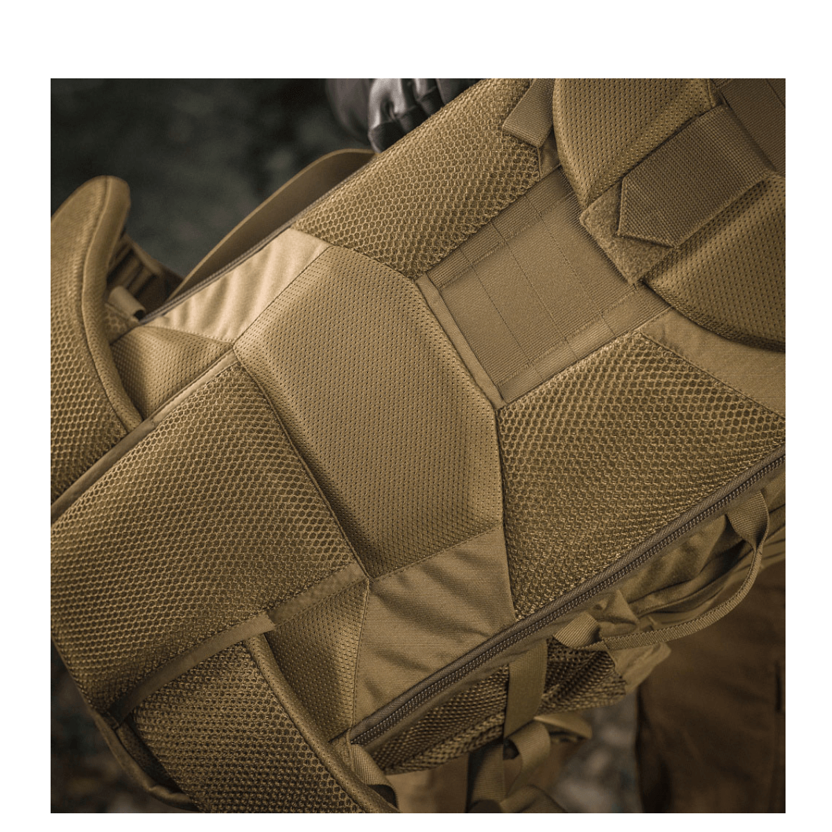 Bekvemt og slidstærkt design af M-Tac Rygsæk Large Elite Hex Gen. IV til ergonomisk rygstøtte og holdbarhed.