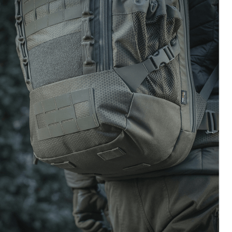 M-Tac Ryggsekk Large Elite Hex Gen. IV i slitesterkt Cordura-materiale, ideell for oppbevaring av våpen og utendørsutstyr.