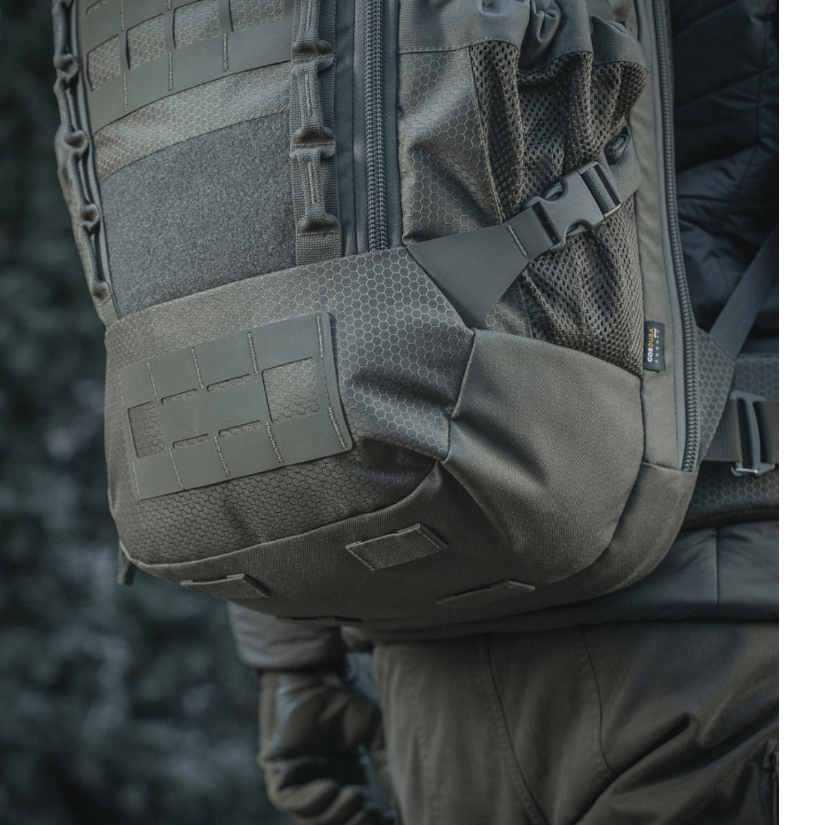 M-Tac Rygsæk Large Elite Hex Gen. IV i slidstærkt Cordura materiale, ideel til opbevaring af våben og udendørs udstyr.