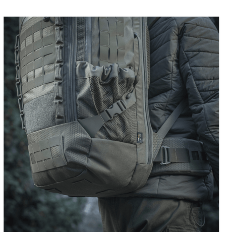 M-Tac Ryggsekk Large Elite Hex Gen. IV i slitesterkt Cordura-stoff, ergonomisk designet for allsidig og slitesterk bruk, sett bakfra.