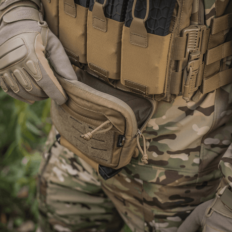 M-Tac Tilbehørslomme Lower Large Elite Plate Carrier i slitesterkt Cordura 500D med NIJ-sertifisering, funksjonell glidelåslomme, galleri posisjon 1.