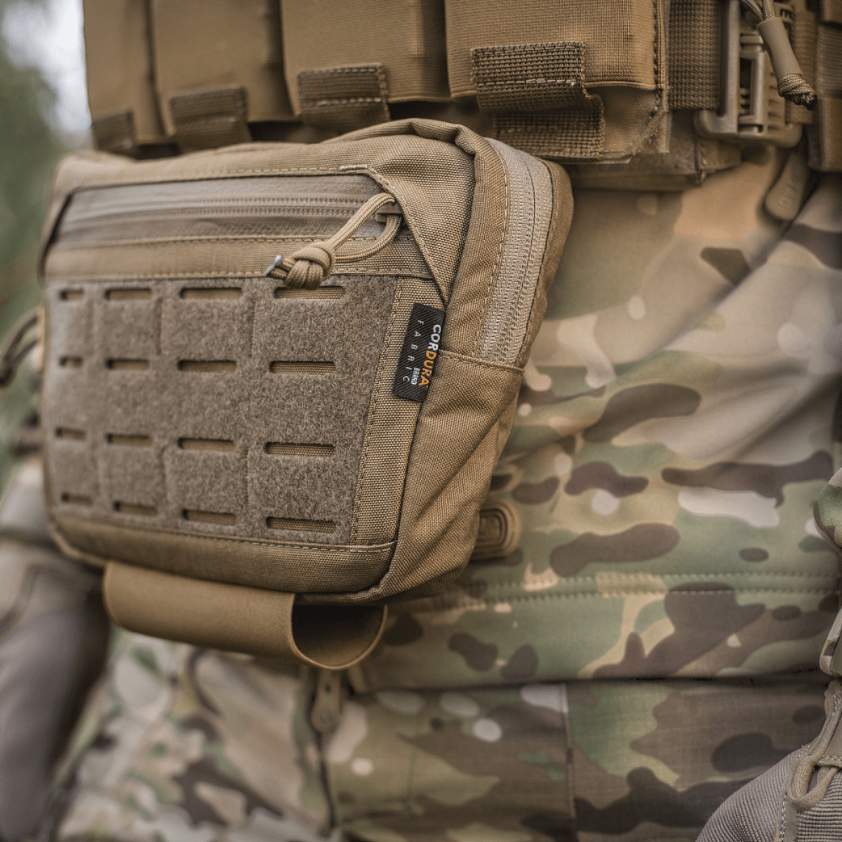 M-Tac Lomme til Tilbehør Lower Large Elite fastgjort til camouflageudstyr, fremstillet af holdbar Cordura 500D med YKK lynlåse for sikker opbevaring.