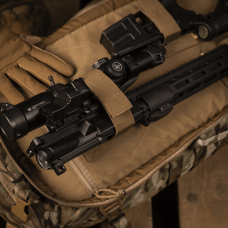 M‑Tac innlegg til ryggsekk (3 stk) med justerbare innlegg for AR‑15 og AK-karbiner, sikret med Velcro på camo-bakgrunn.