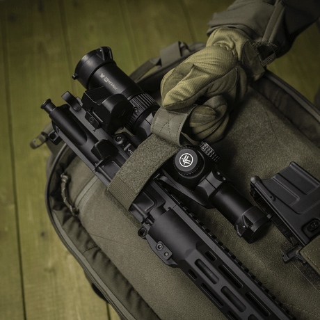 M‑Tac innlegg til ryggsekk (3 stk) fester våpen sikkert med Velcro-panel, designet for AR‑15 og AK-karbiner. Praktisk våpenoppbevaring.