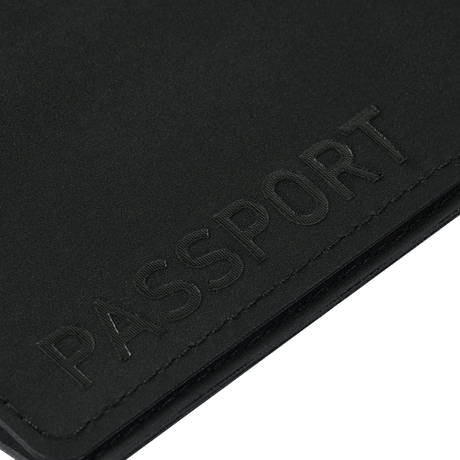M‑Tac Pascover i moderne polymerkompositt med 'Passport'-trykk, beskytter pass mot slitasje. Passer til ukrainske og utenlandske pass.