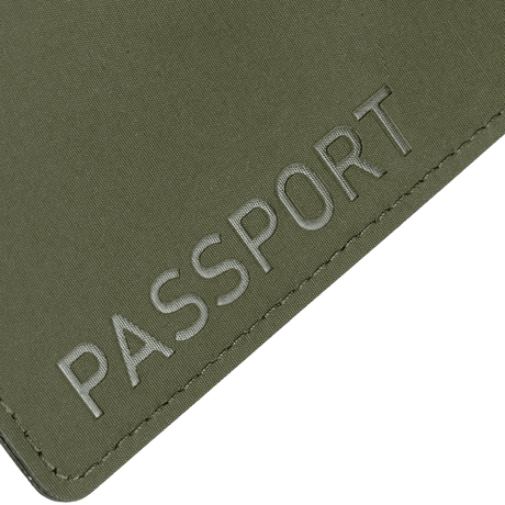 M‑Tac Pascover i moderne polymerkompositt med "Passport"-trykk som beskytter pass mot slitasje. Praktisk reisetilbehør.