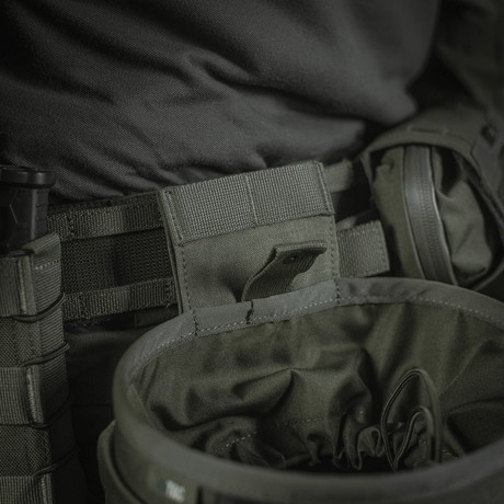 M‑Tac Magasinsæk Dump Pouch Lite Elite montert på belte, fremhever hurtiglukkesystem og robust Cordura 500D-materiale.