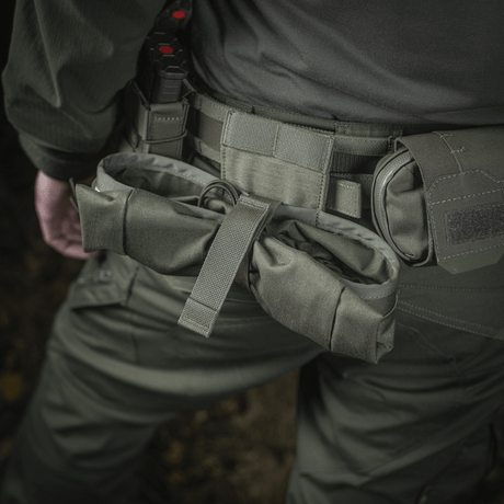 M‑Tac Magasinsæk Dump Pouch Lite Elite montert på belte med quick-pull-lukking og robust design, ideell for rask oppbevaring.
