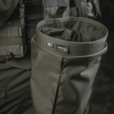 M‑Tac Magasinsæk Dump Pouch Lite Elite montert på MOLLE, laget av Cordura 500D med hurtiglukkesystem og drenering.