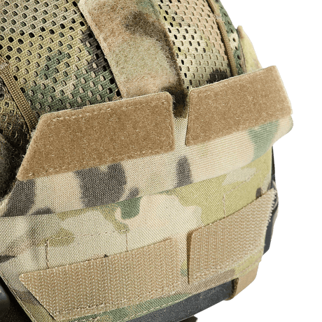 M‑Tac Hjelmcover Shroud Elite, MULTICAM-kamuflasjemønster, designet for TOR-D-hjelmer, med Velcro-paneler og stropper for ekstra kamuflasje.
