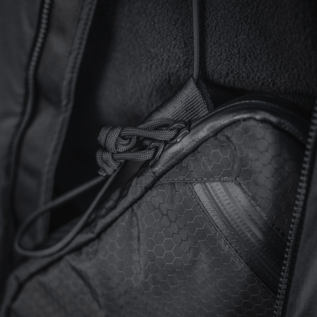 M‑Tac Pocket Bag Elite HEX i slitesterkt materiale med YKK-glidelåser, designet for oppbevaring av EDC-utstyr og daglig bruk.