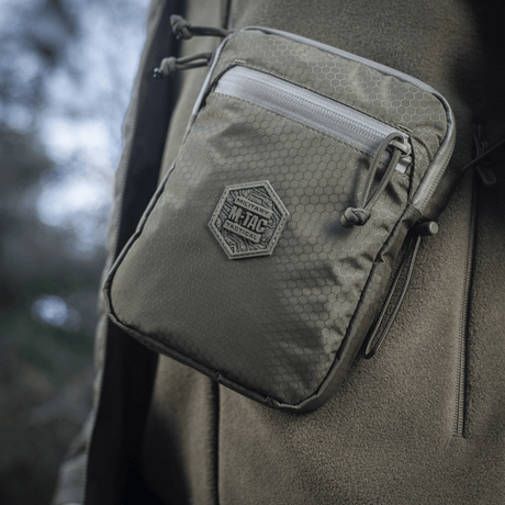 M‑Tac Pocket Bag Elite HEX i robust, slitesterkt materiale med YKK-glidelåser for EDC-utstyr, nøkler og verktøy, egnet for daglig bruk.