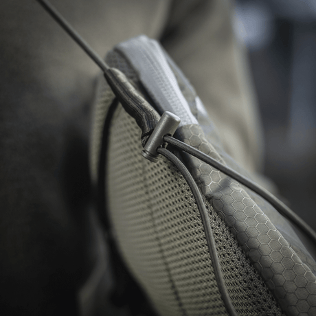 M‑Tac Pocket Bag Elite HEX med slitesterkt materiale og holdbare YKK-glidelåser, ideell for daglig bruk og oppbevaring av EDC-utstyr.