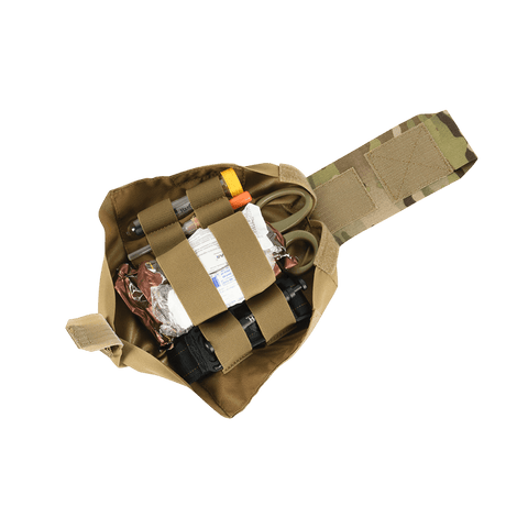 M‑Tac Medic Pouch Vertical Large Elite åpen med organisert førstehjelpsutstyr i slitesterkt Cordura 500D-design.