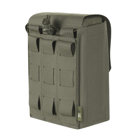 M‑Tac Medic Pouch Vertical Large Elite i slitesterkt grønt Cordura 500D-materiale, designet for rask tilgang og sikker oppbevaring av medisinsk utstyr.