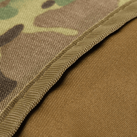 Detalj av M-Tac Pouch Sukharka Gen.3 XL i Cordura 500D-materiale med kamuflasjemønster og solide sømmer. Ideell for feltbruk.