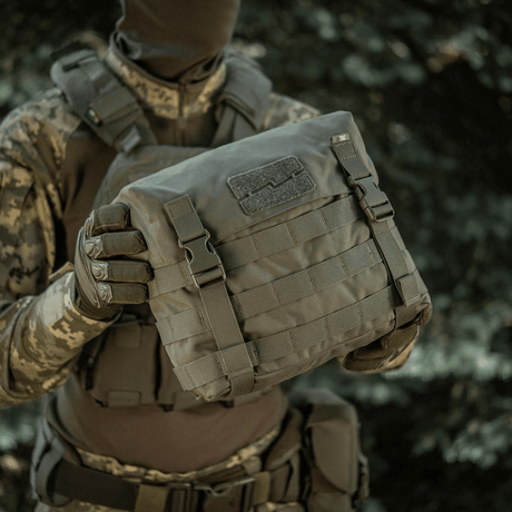 M-Tac Pouch Sukharka Gen.3 XL i bruk i feltet med MOLLE-system og Cordura 500D-materiale.