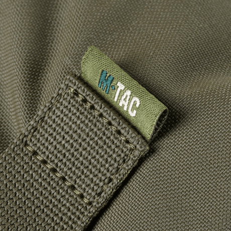 Detalj av M-Tac Pouch Sukharka Gen.3 XL med holdbart Cordura 500D-materiale og M-Tac-logo-søm.