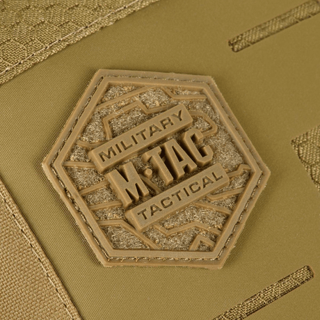 M-Tac Tablet Bag Laser Cut Hex detaljert veskeplate med militært taktisk design, laget i slitesterkt Cordura-materiale.