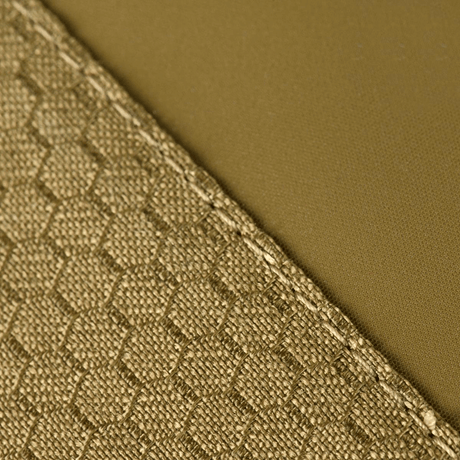 Detalj av M-Tac Tablet Bag Laser Cut Hex i Cordura Hex-materiale i beige farge.