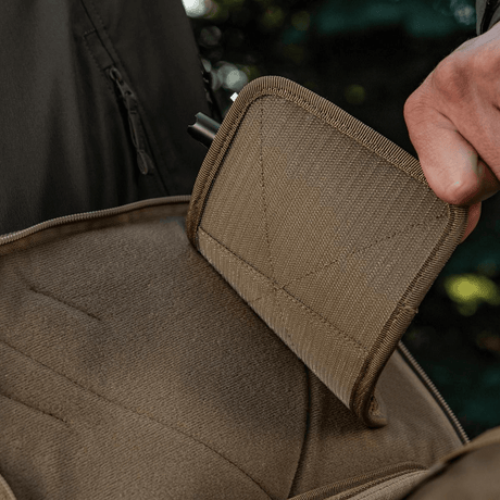 M-Tac Tablet Bag Laser Cut Hex åpent rom med modulær innsats i Cordura-materiale vist i nærbilde.