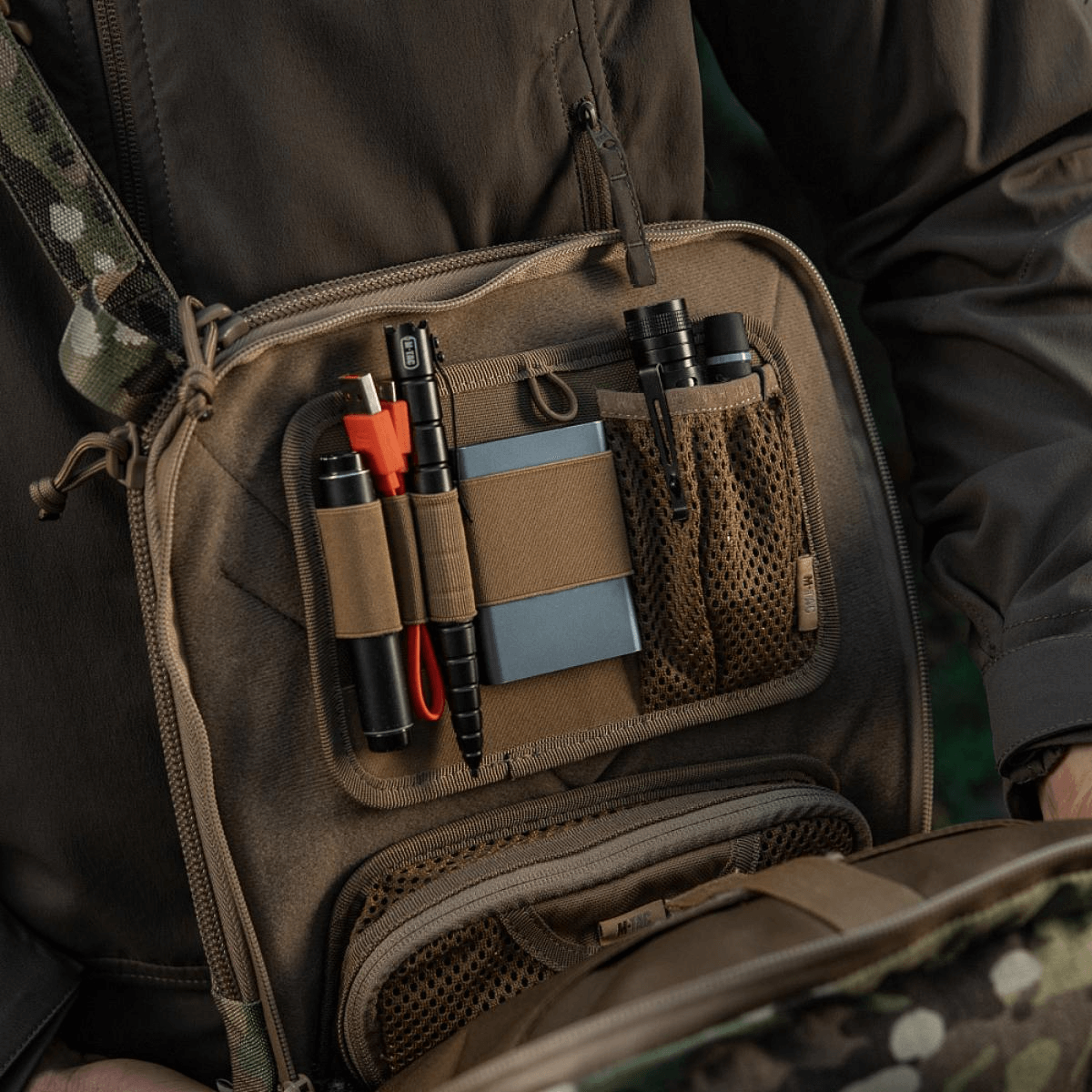 M-Tac Tablet Bag Laser Cut Hex med modulære inserts til daglig brug og hurtig adgang, egnet til EDC, dokumenter og skjult våben.