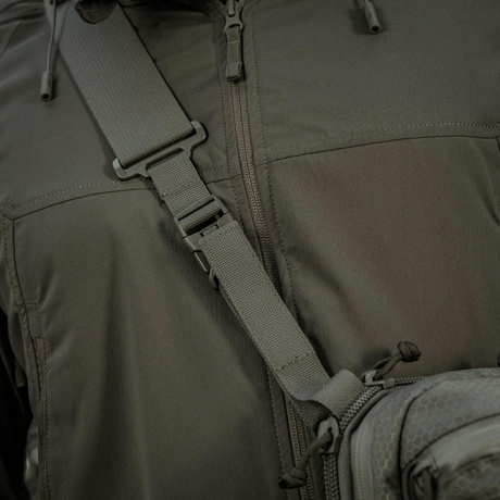 M-Tac Tablet Bag Laser Cut Hex med justerbar stropp og robust Cordura-materiale, ideell for EDC og skjult bæring.