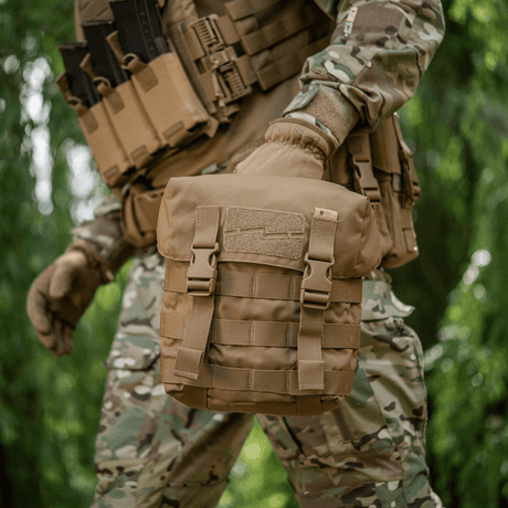 M-Tac Sukharka Gen.3 Pouch montert på militærutstyr, robust Cordura 500D med fastex-lukking og MOLLE-interface.