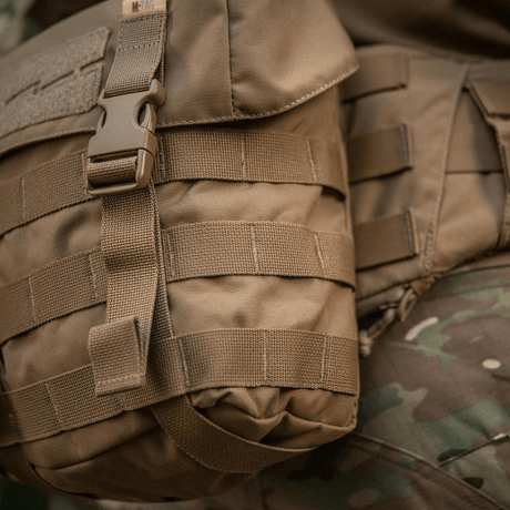 Robust M-Tac Sukharka Gen.3 Pouch i Cordura 500D montert på feltutstyr med MOLLE-interface.