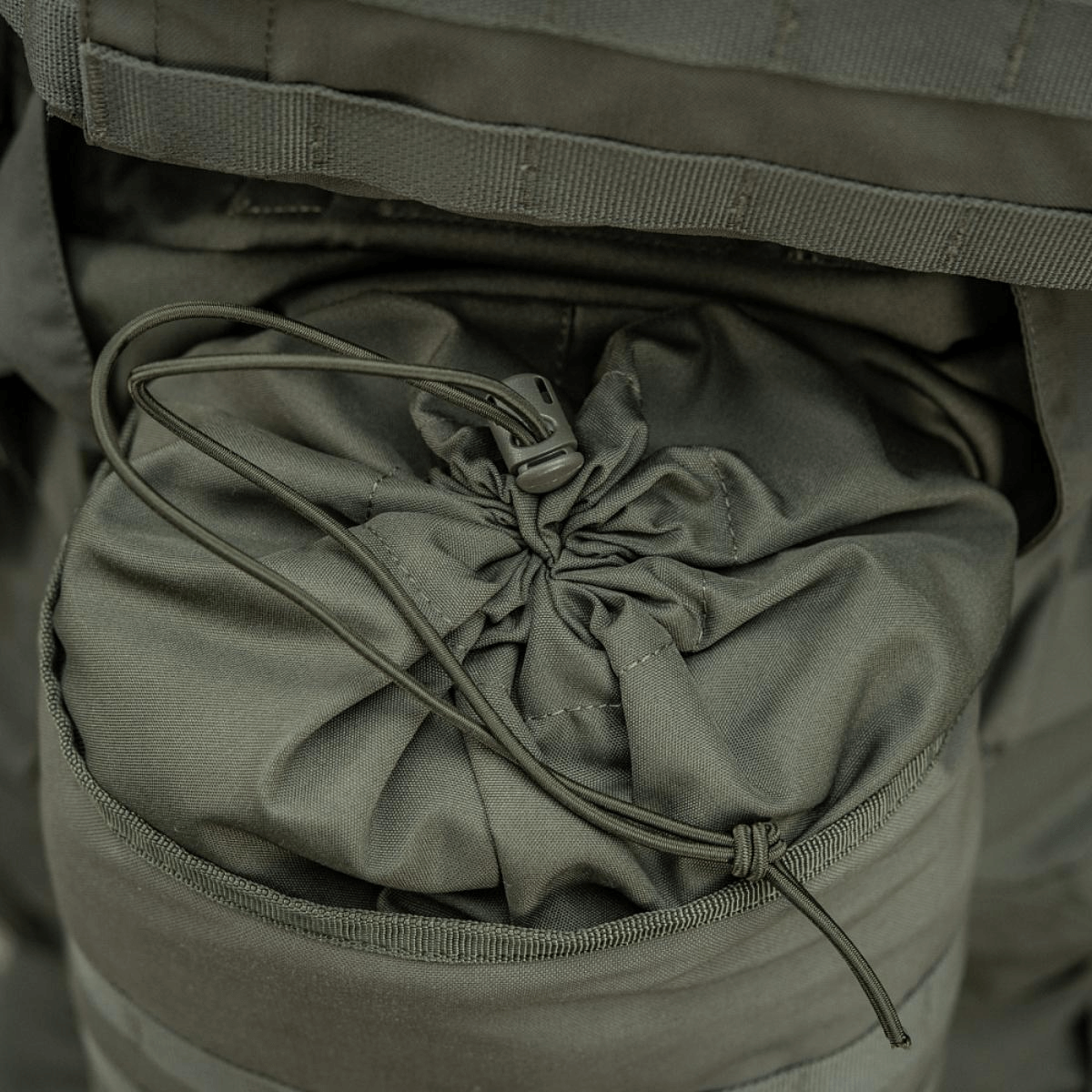 M-Tac Sukharka Gen.3 Pouch med elastik og snor til opbevaring, fremstillet i holdbar Cordura 500D.