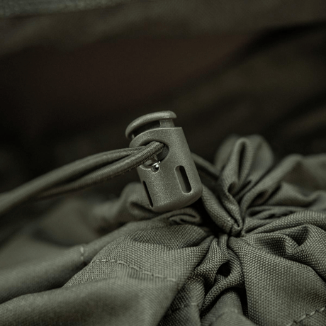 Nærbilde av M-Tac Sukharka Gen.3 Pouch med elastisk snor og stopper i Cordura 500D, egnet for utstyr og militær bruk.