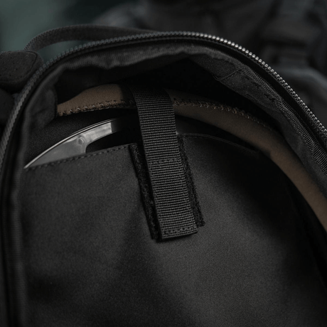 Innvendig rom i M-Tac STURM Elite ryggsekk med glidelås, laget av Cordura-materiale.