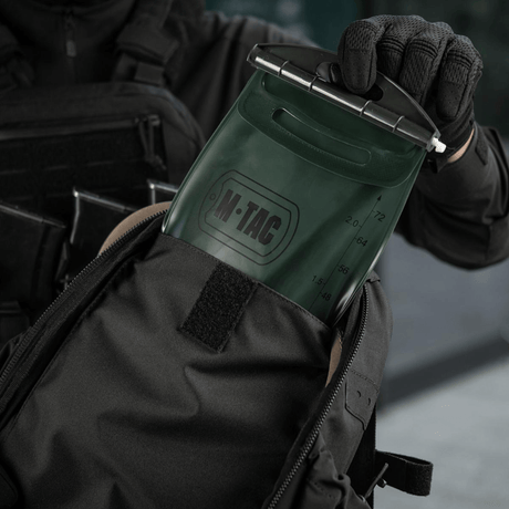M-Tac STURM Elite ryggsekk med taktisk oppbevaring, viser Cordura-materiale og funksjonelle sidelommer, perfekt for kortvarige opphold.